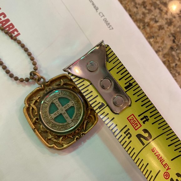 VSA Virgins Saints and Angels Necklace - Gold Tone Green Vintage Antique Cross - Picture 9 of 11